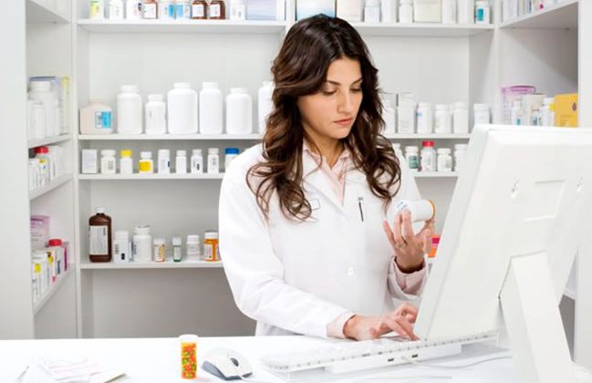 What Does A Pharmacy Technician Do