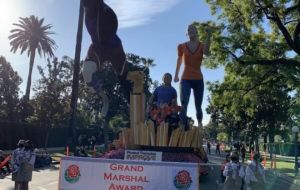 ACC-OC PTA Students Help Decorate APTA’s Award-Winning Rose Parade Float Gallery